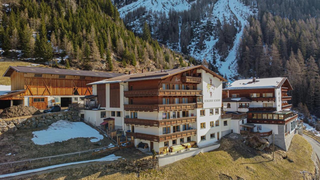 Gaestehaus Berghof Schoepf Langenfeld Exterior photo